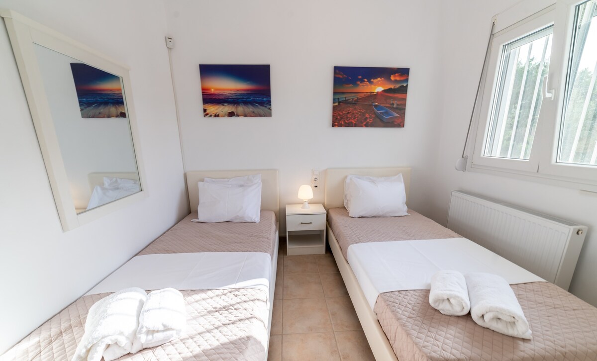 חדר עם שתי מיטות