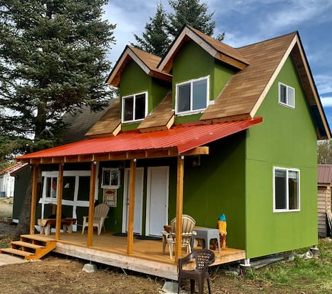Alaskan Cabin w/ Fire Pit, Play Fort & Inlet Views