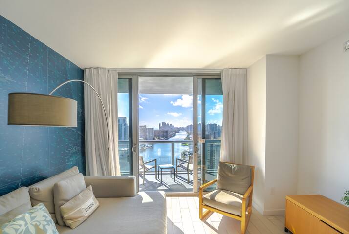 AMAZING Condo with SouthBay View@Beachwalk resort gallery image 3