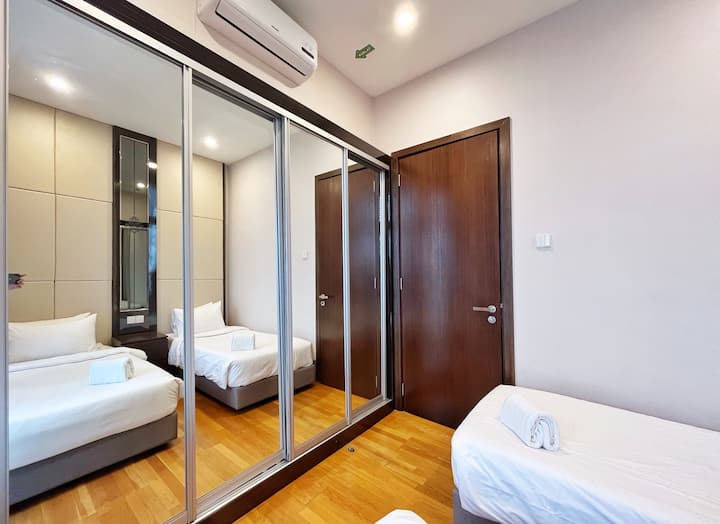 Second bedroom:

- 2 Single beds / 1 King bed (merged)
- 2 Bath towels
- Wardrobe with Hangers
-Balcony access