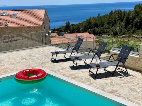 NEW!!! Charming “Villa Oliva” with private pool