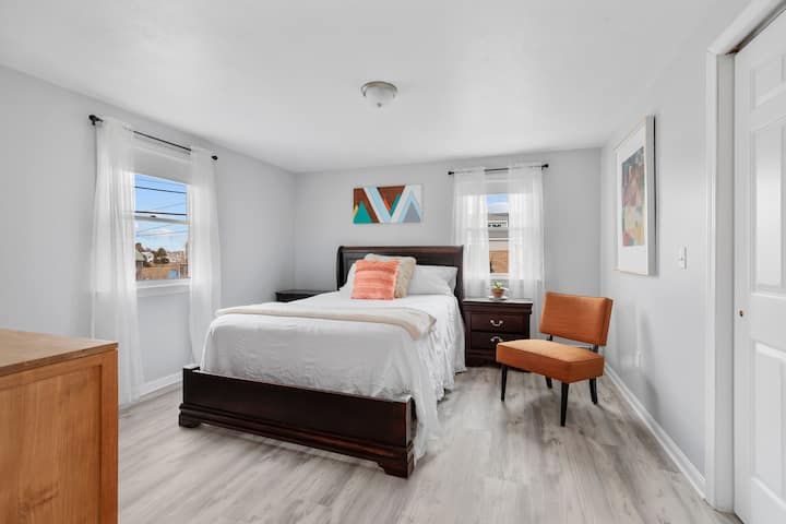 第2间卧室标准双人床