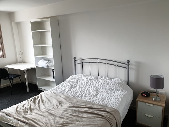 10 Best Airbnb Vacation Rentals In Wolverhampton, UK Updated 2024