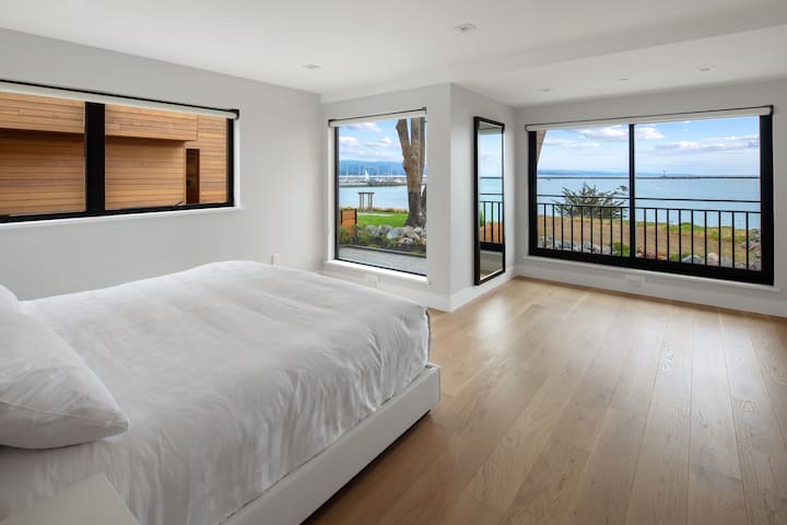 Spectacular Coastal Half Moon Bay Home gallery image 4