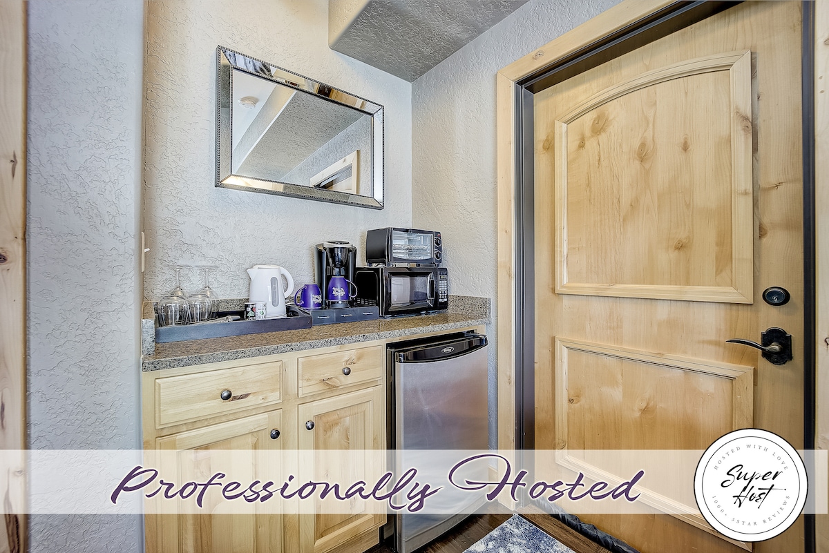 Successful Airbnb property: Luxury Mtn King Suite, jetted tub, pool, hot tub in Snyderville