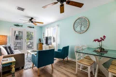 Successful Airbnb property: Bright Condo in Paradise in Key West