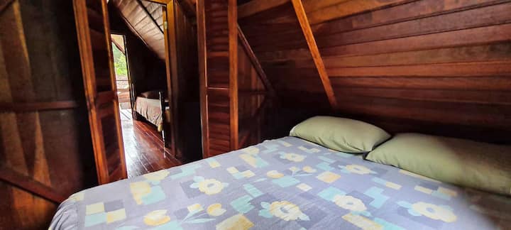 Quarto com cama de casal