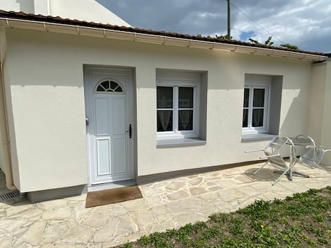 Charming 2-room independent close to Paris