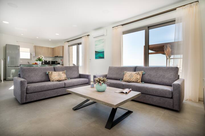 Beachfront Villa w/Private Pool, BBQ and Ping Pong gallery image 4