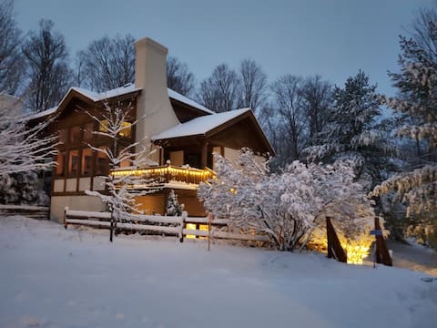 BOYNE Disciples Village Condo Sleeps 12 ski in/out