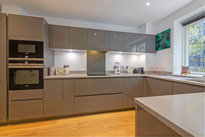 Phoenix Luxury Stays managed Airbnb listing 1