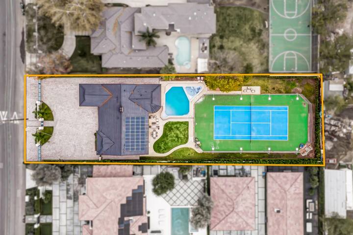 Gated 6BR Retreat w/Pool, Tennis Court, Basketball gallery image 2