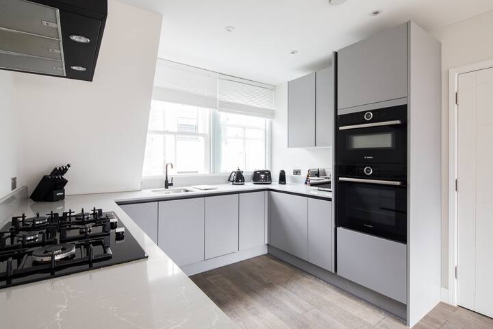 Leicester Square 3BR Penthouse gallery image 3