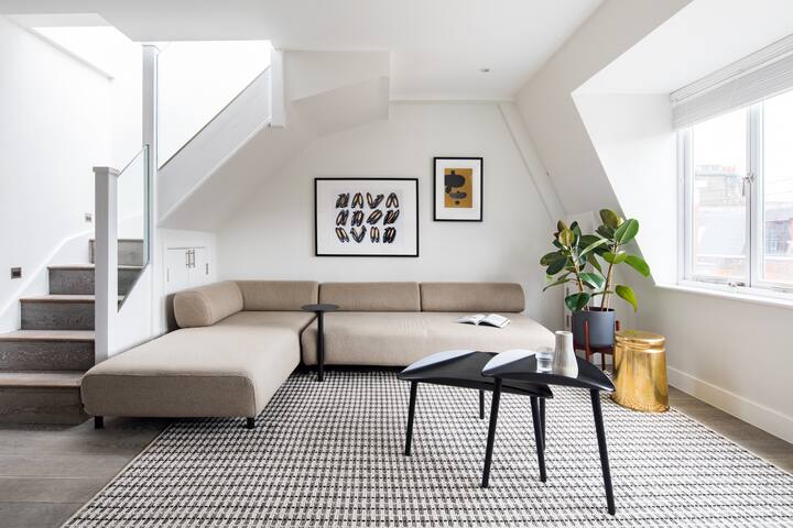 Leicester Square 3BR Penthouse gallery image 2