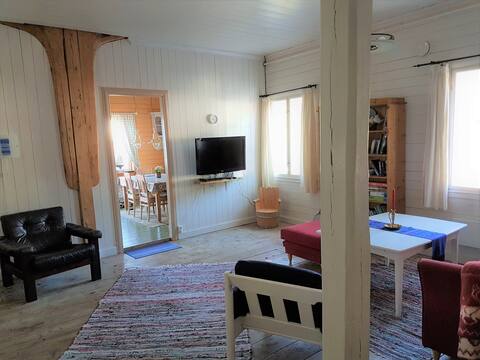 Successful Airbnb property: Charming lake house with sauna and jetty in Kvinnherad