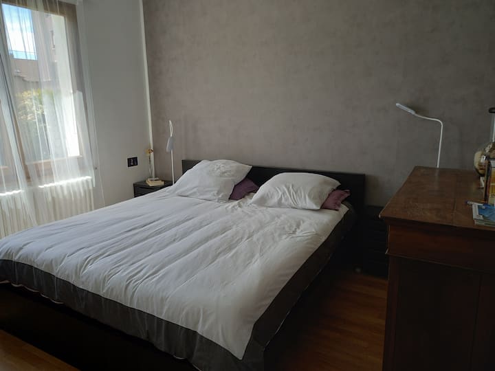 غرفة نوم 1، سرير بمقاس كبير