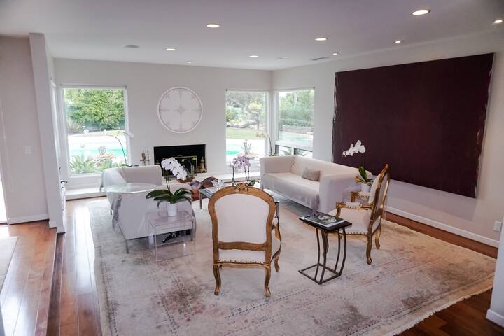 La Jolla Gem with Scenic Backyard gallery image 4