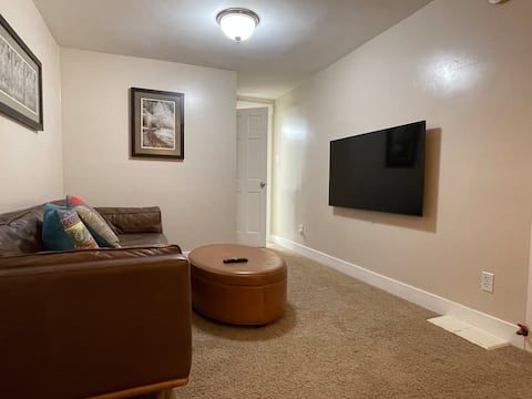 Top Airbnb: Graystone Manor Flat in Utah