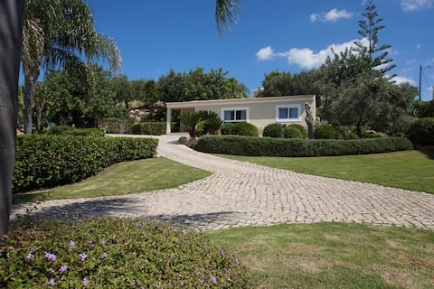 Airbnb em destaque: Excellent Villa, countryside/ocean view, sun, pool em Loulé (São Clemente)