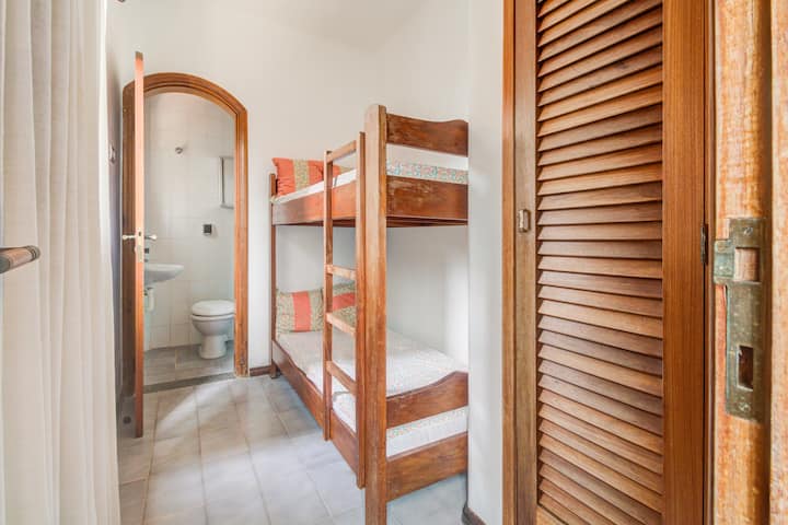 Dormitorio 4, adjunto al área de servicio 