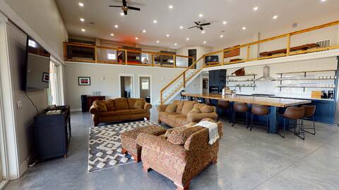 Crystal Creek Ranch - Stunning Lodge on 500 Acres