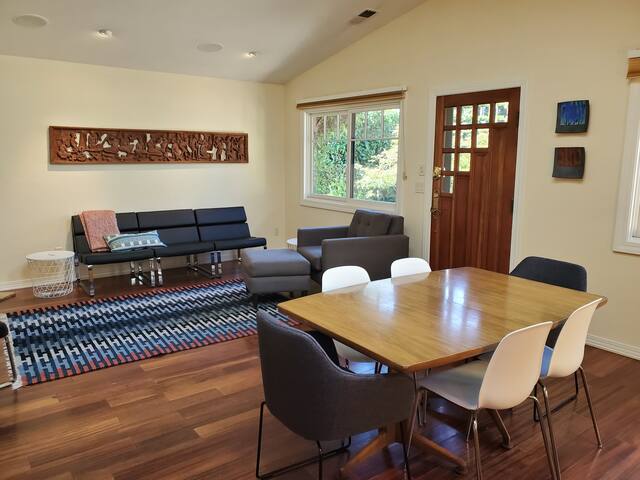 Hidden Gem 2 bed, 2 bath, office, garden, pets OK