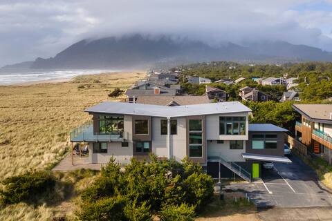 Oceanfront - The Manzanita Pool House