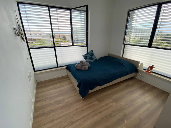 Საძინებელი 1 და ნახევარი საწოლი