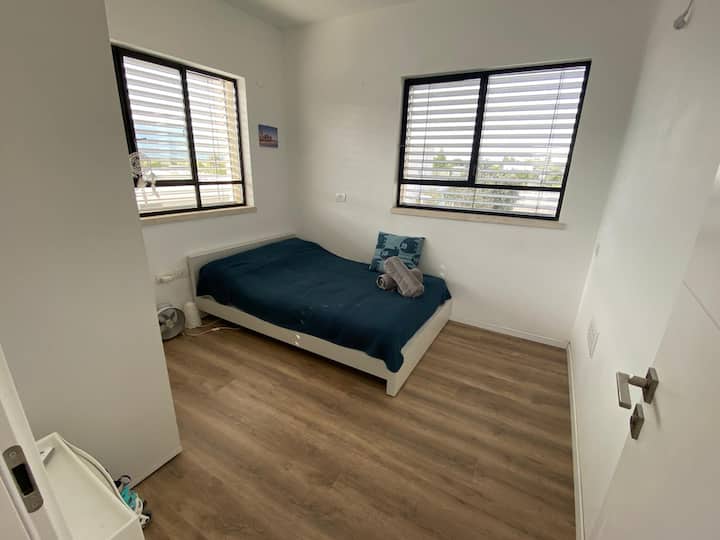 Საძინებელი 1 და ნახევარი საწოლი