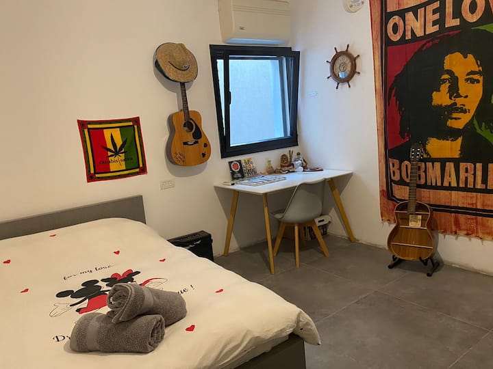 Საძინებელი 130 სმ სიგანის საწოლი