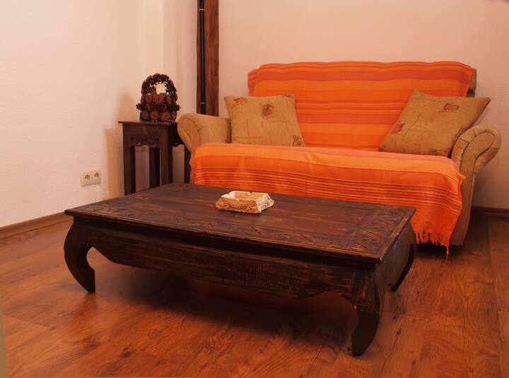 Izba č.26 - spálňa; vírivka; televízor; uteráky; papuče; sušič vlasov; rýchlovarná kanvica; Wi-Fi; digitálna televízia;
Dodatočné na požiadanie : detská ohrádka; posteľ;cena:260lv