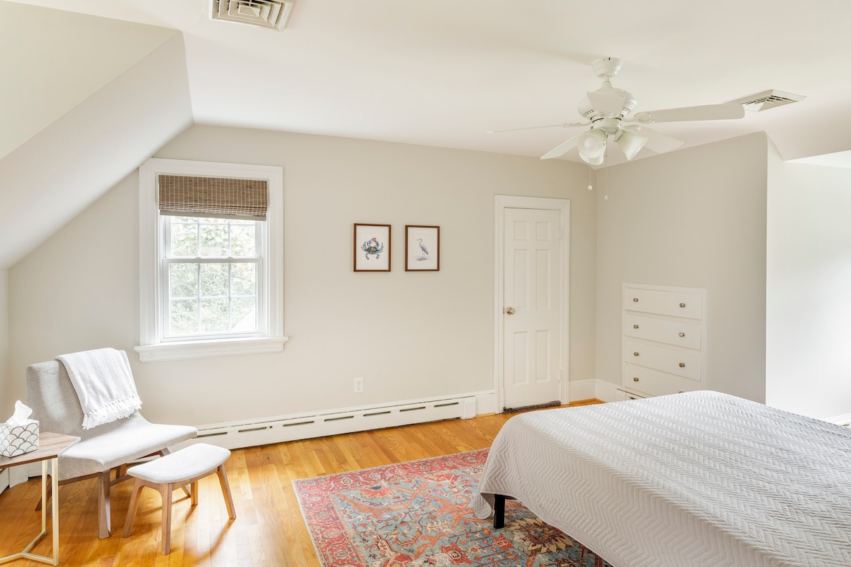 Dormitorio tamaño king en el piso superior. BR2