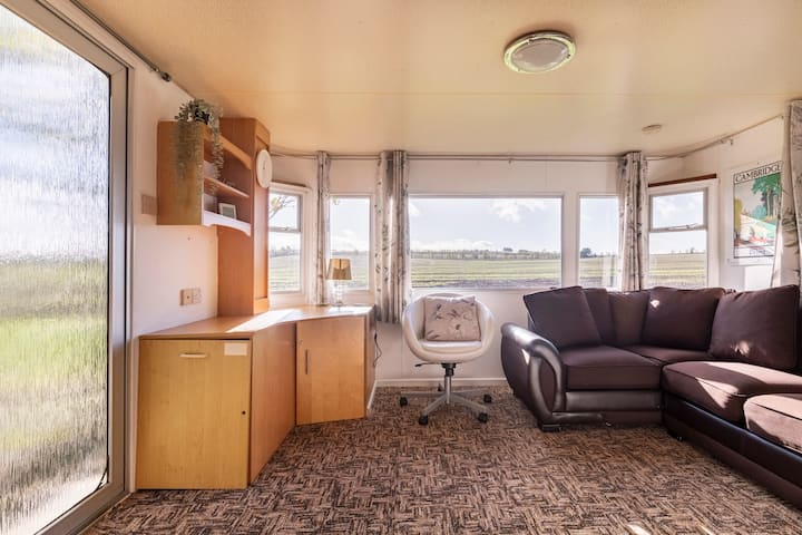 Orchard Escape! Comfortable 3 Bed Static Caravan - Cambridge