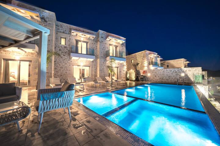 New Lux Villa-3 Infinity pool-3 Jacuzzi- 23 sleeps gallery image 4