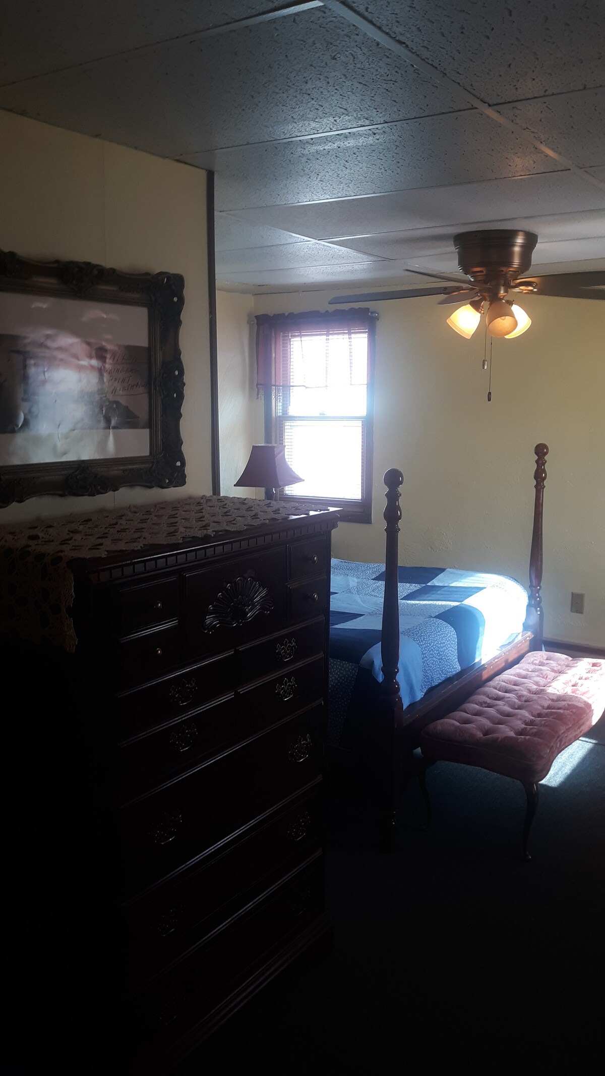 Railroad Room. Bed and breakfasts for Rent in Gratiot, Wisconsin