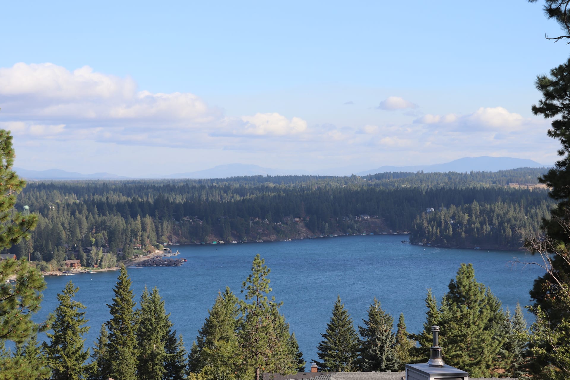 Hayden Lake Retreat • Lake Views • Private Deck • Near Coeur d'Alene