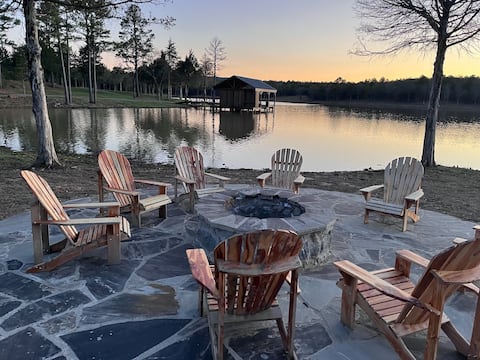 Mountain Lakehouse on Privately-Owned Lake