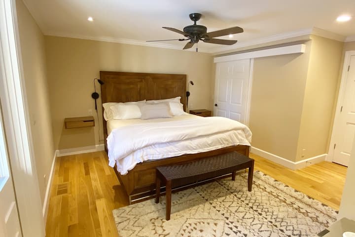 Hoofdslaapkamer met kingsize