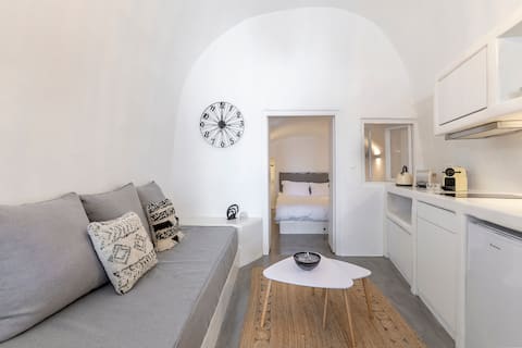 Popular Airbnb listing: Sol in Περιφερειακή Ενότητα Θήρας
