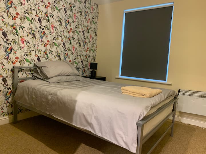 Dhomë gjumi 3, krevat dopio.