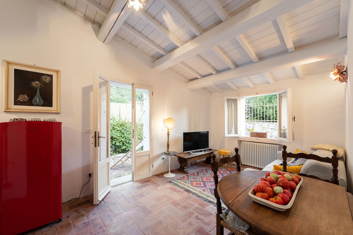 Top Airbnb: Tuscan cottages in an ancient villa with a garden in Prato