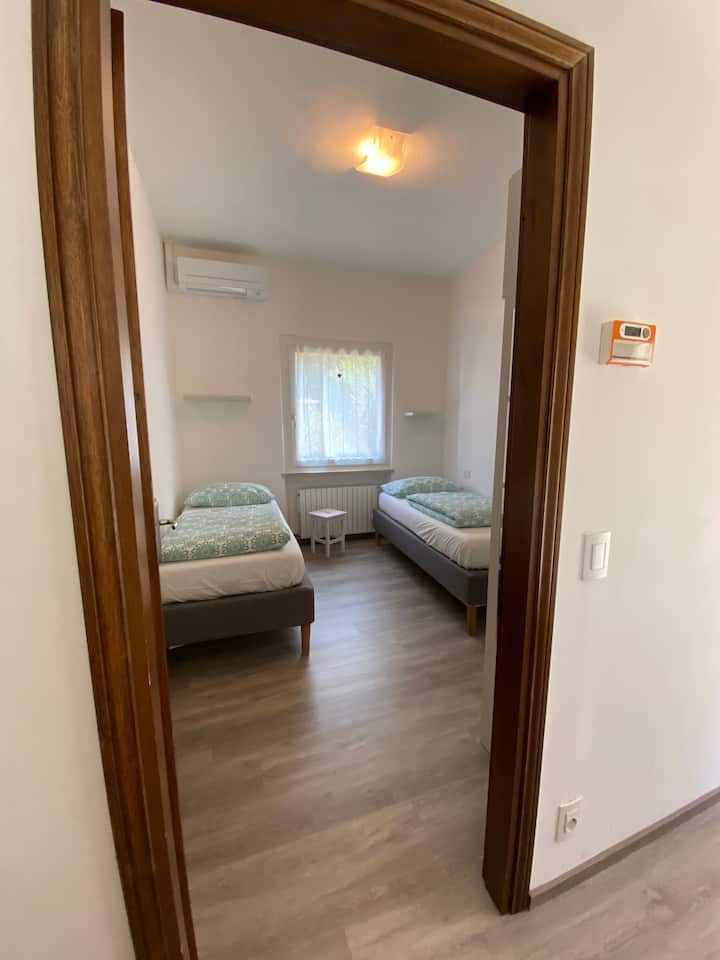 entrée de deux chambres