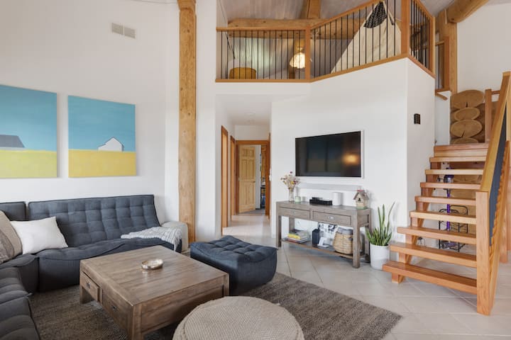 Luxurious Vineyard Retreat With Pool & Lake Views - 納拉馬塔