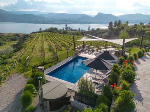 Luxurious Vineyard Retreat With Pool & Lake Views