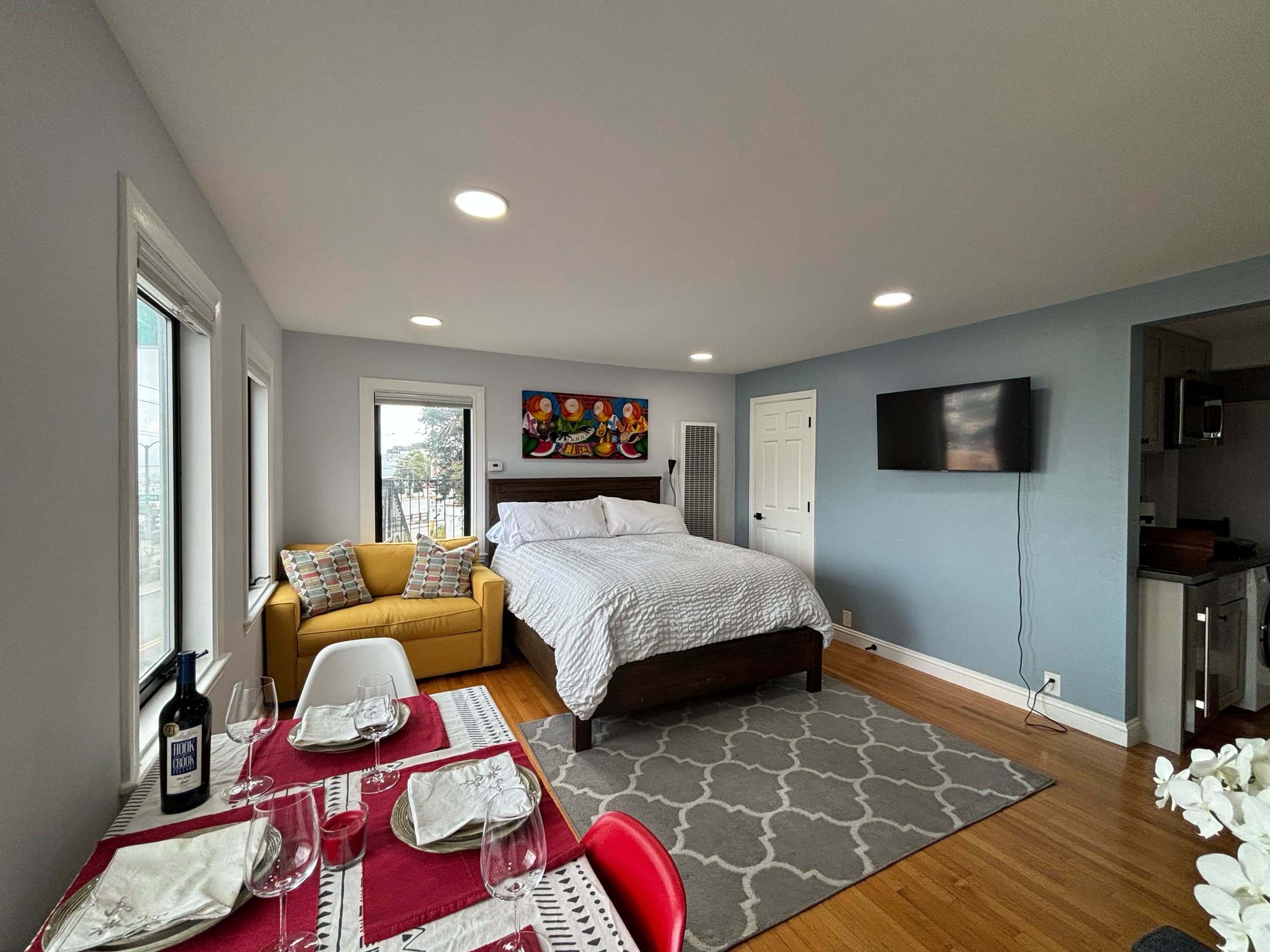 Home in San Francisco · ★4.92 · 1 bedroom · 3 beds · 1 bath - Image 18