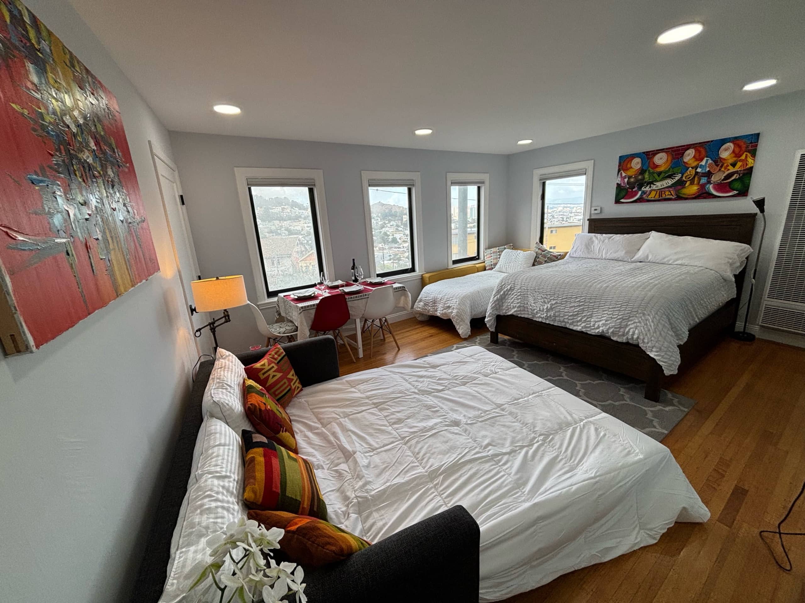 Home in San Francisco · ★4.92 · 1 bedroom · 3 beds · 1 bath - Image 15
