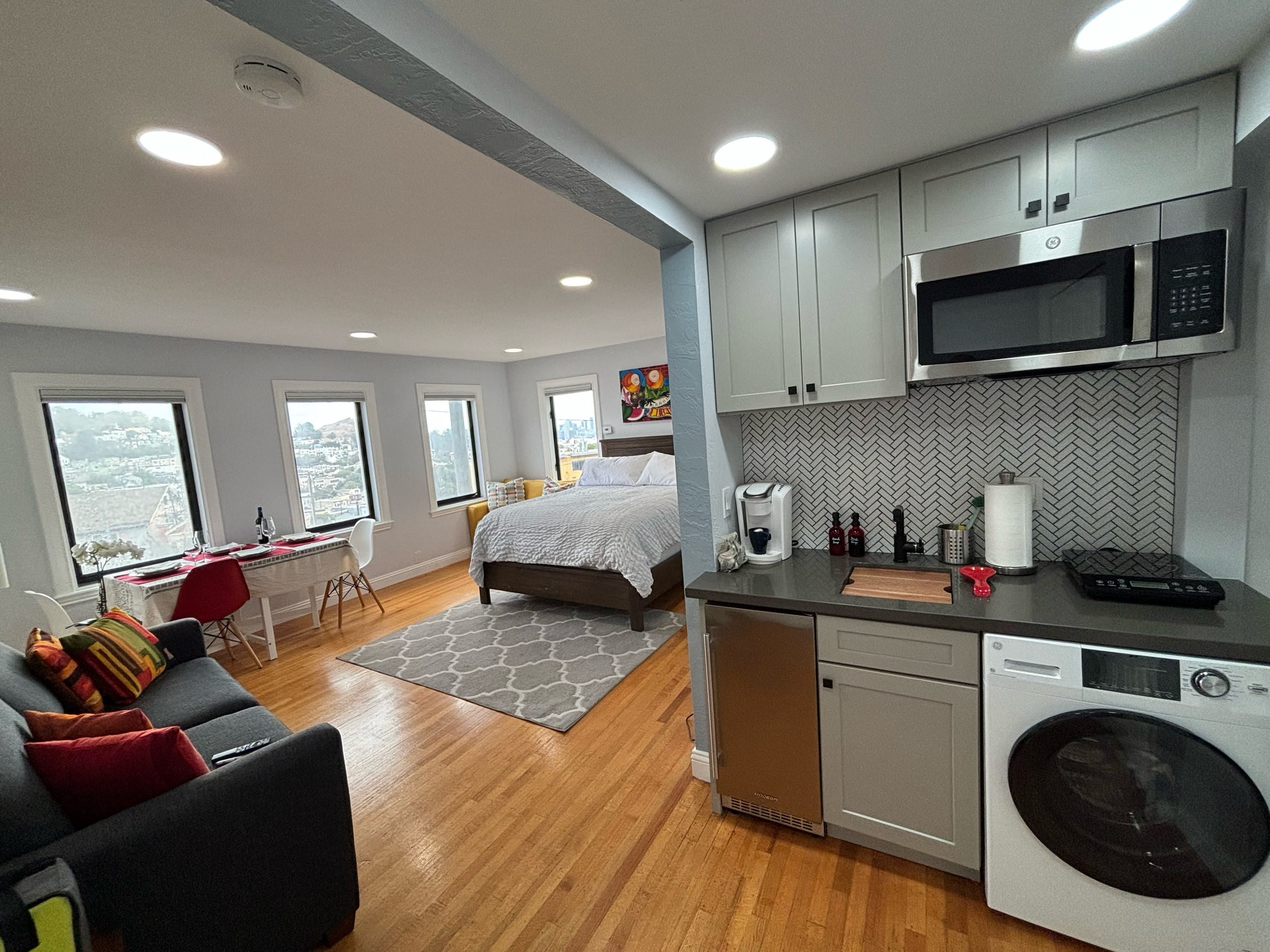 Home in San Francisco · ★4.92 · 1 bedroom · 3 beds · 1 bath - Image 37
