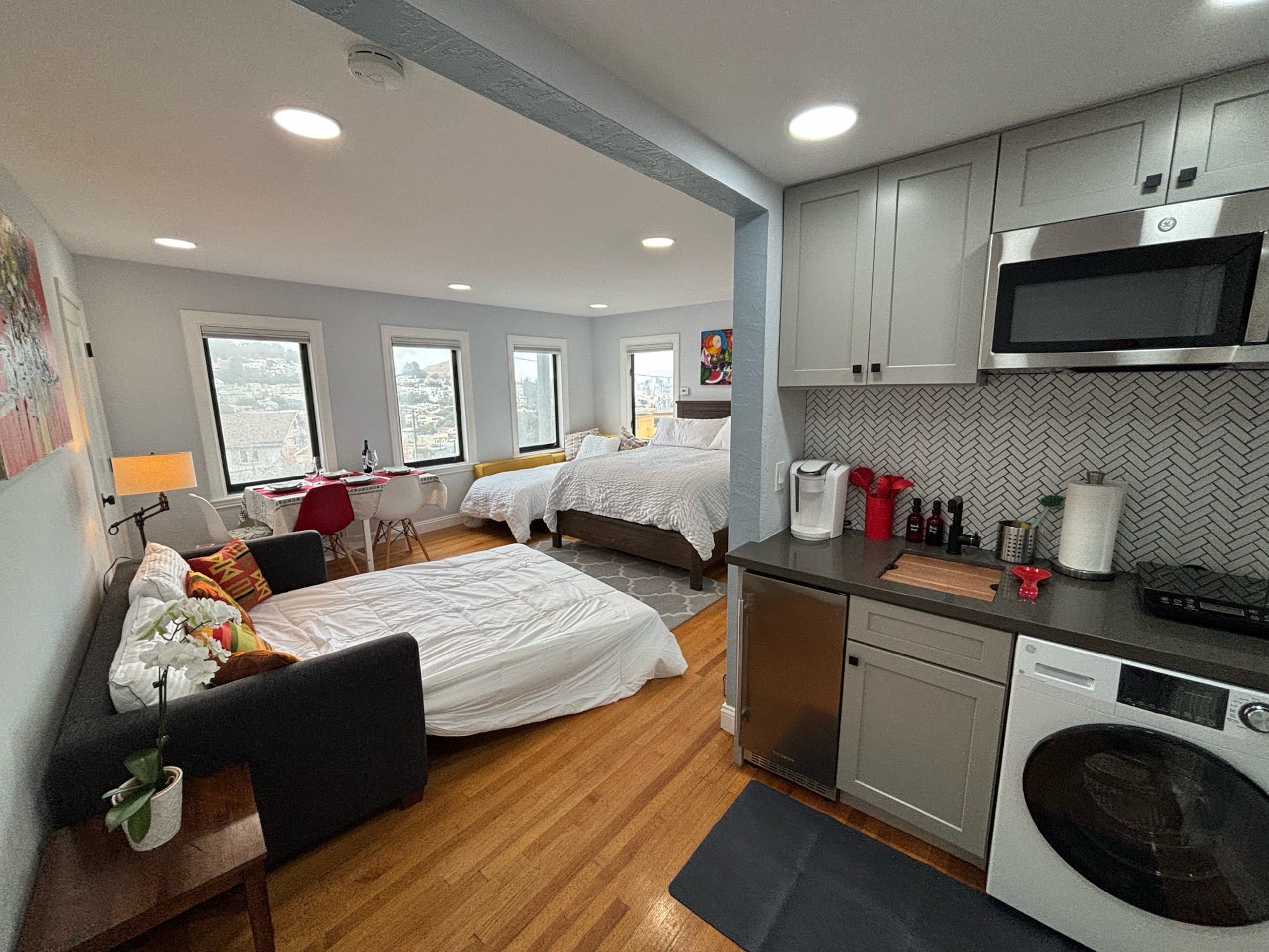 Home in San Francisco · ★4.92 · 1 bedroom · 3 beds · 1 bath - Image 17