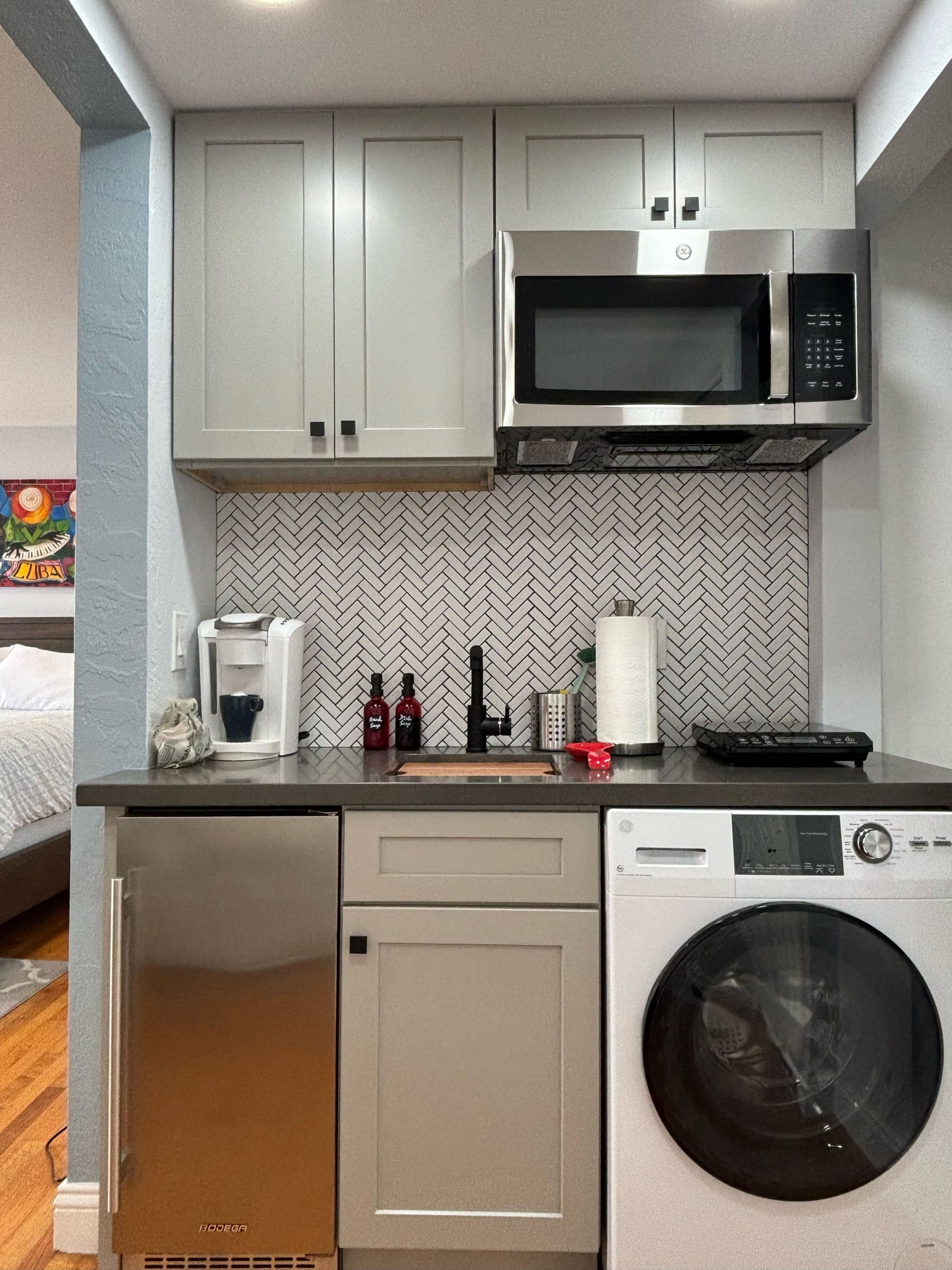 Home in San Francisco · ★4.92 · 1 bedroom · 3 beds · 1 bath - Image 2