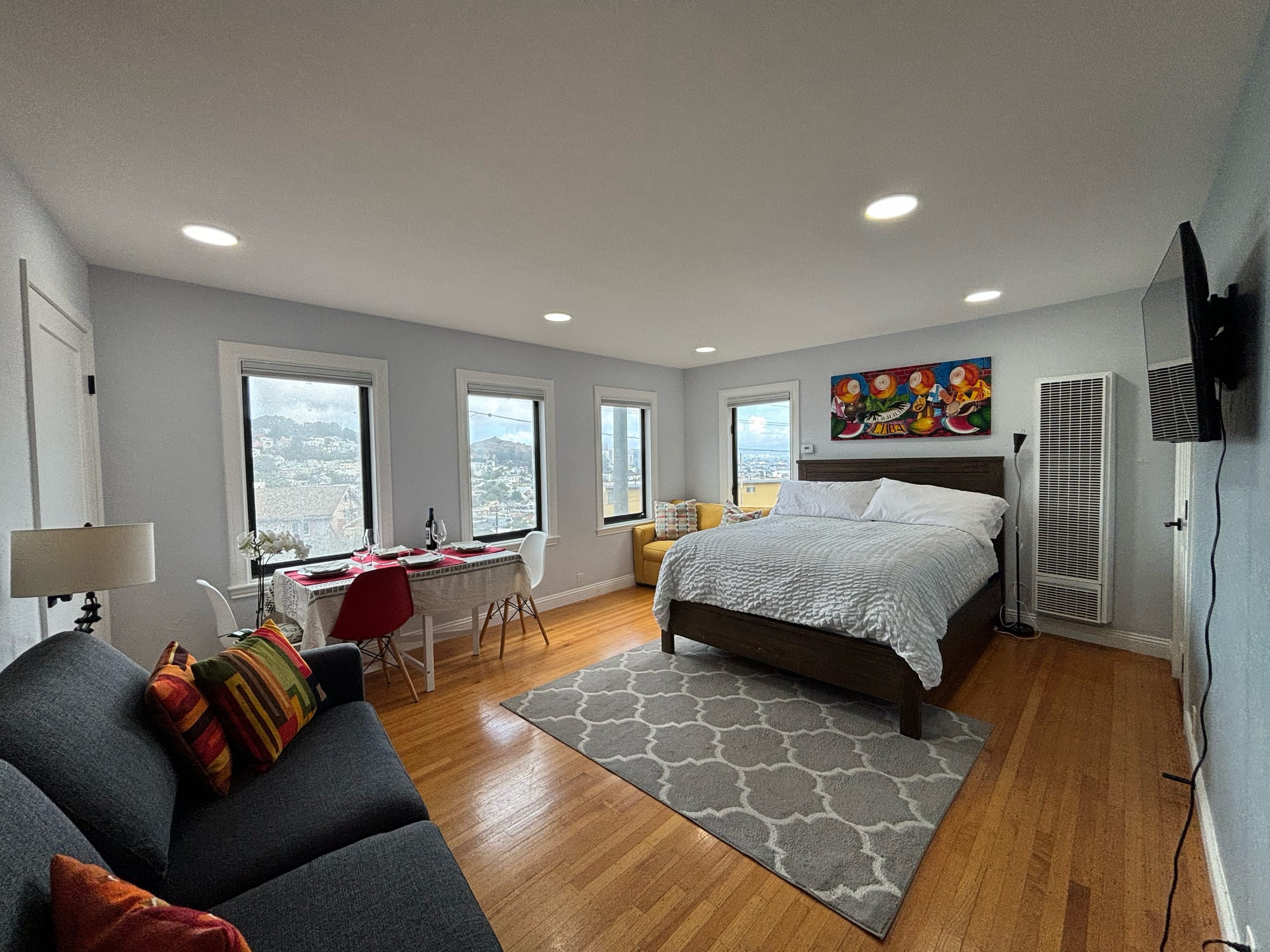 Home in San Francisco · ★4.92 · 1 bedroom · 3 beds · 1 bath - Image 23
